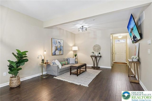 270 Milkweed Drive, Upper Macungie Twp, PA 18104