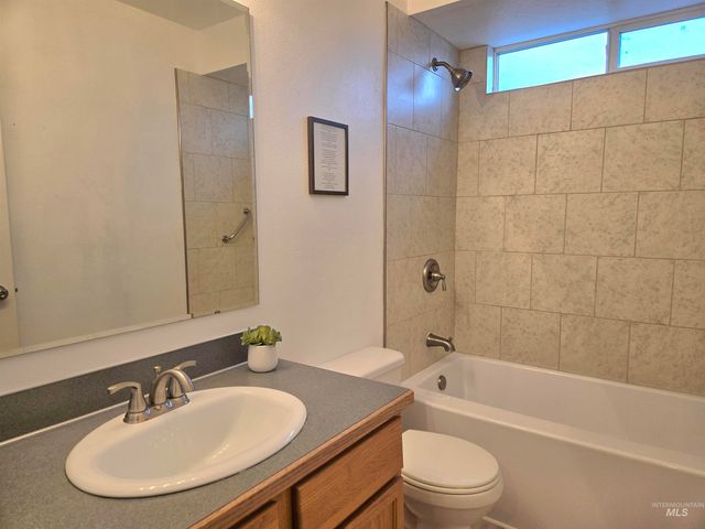 1904 Tyler St., Nampa, ID 83686