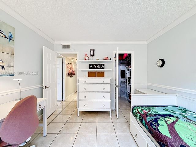 9350 Fontainebleau Boulevard 101, Miami, FL 33172