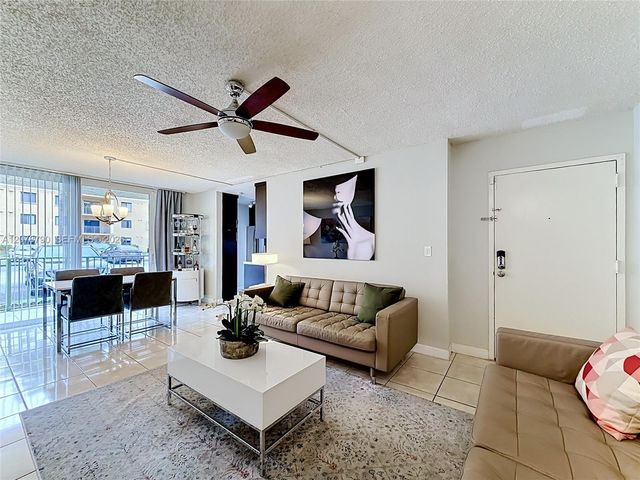 9350 Fontainebleau Boulevard 101, Miami, FL 33172