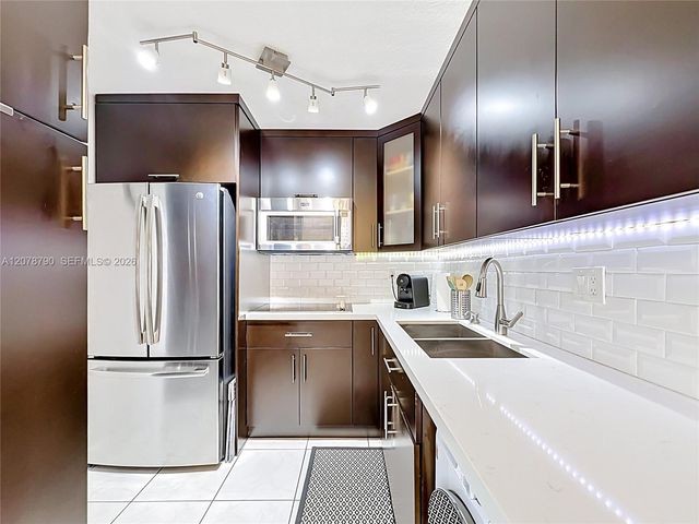 9350 Fontainebleau Boulevard 101, Miami, FL 33172