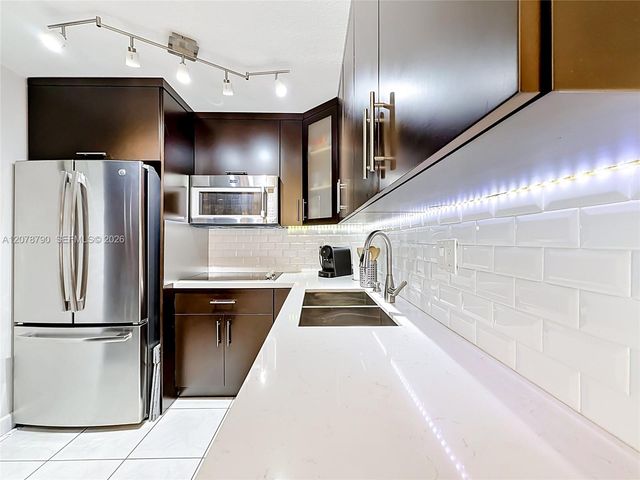 9350 Fontainebleau Boulevard 101, Miami, FL 33172