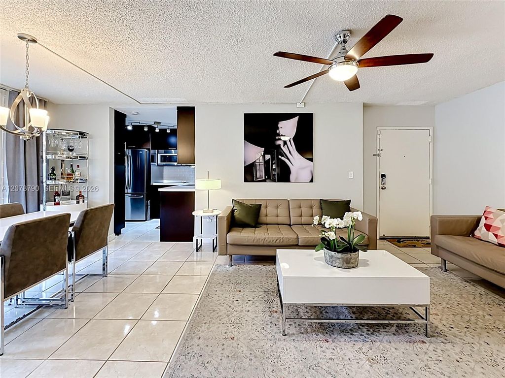 9350 Fontainebleau Boulevard 101, Miami, FL 33172