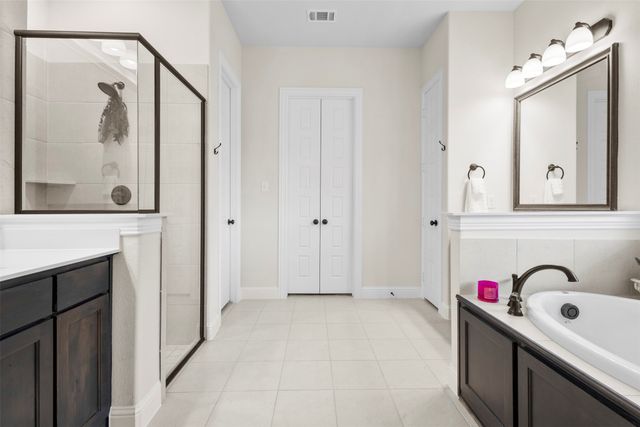 806 Summer Grove Drive, Midlothian, TX 76065