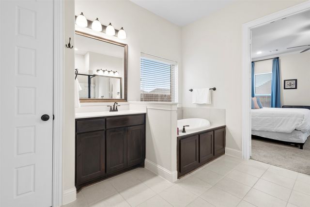 806 Summer Grove Drive, Midlothian, TX 76065