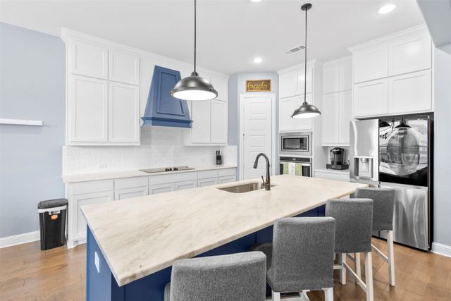 806 Summer Grove Drive, Midlothian, TX 76065