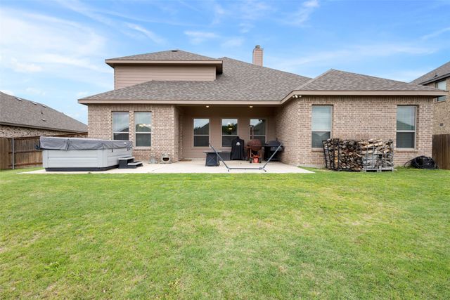 806 Summer Grove Drive, Midlothian, TX 76065