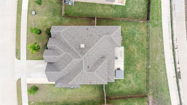 806 Summer Grove Drive, Midlothian, TX 76065