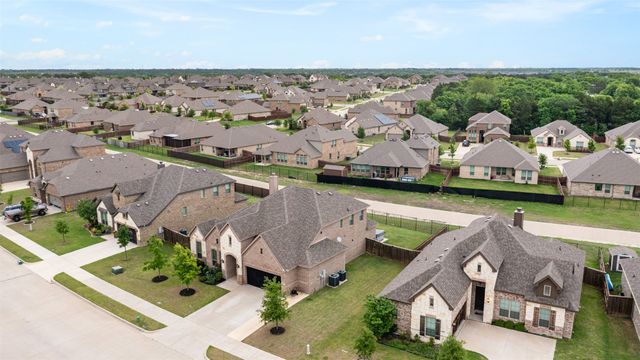 806 Summer Grove Drive, Midlothian, TX 76065