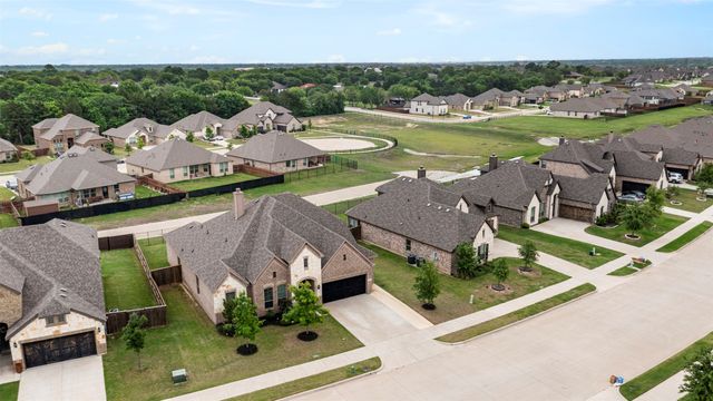 806 Summer Grove Drive, Midlothian, TX 76065