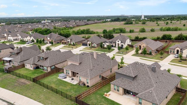 806 Summer Grove Drive, Midlothian, TX 76065