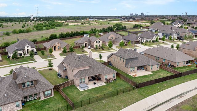 806 Summer Grove Drive, Midlothian, TX 76065