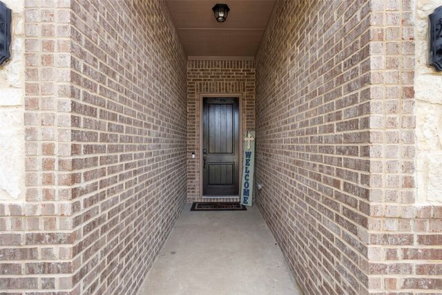 806 Summer Grove Drive, Midlothian, TX 76065