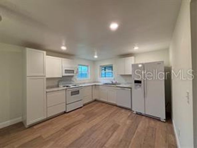 912 LAKE JESSIE DRIVE B, Winter Haven, FL 33881