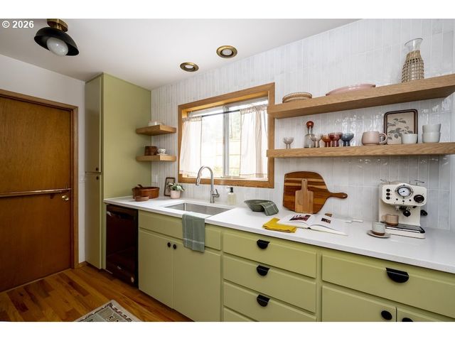 6420 CALDWELL Rd, Gladstone, OR 97027