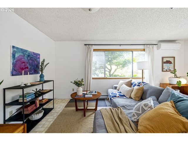 6420 CALDWELL Rd, Gladstone, OR 97027