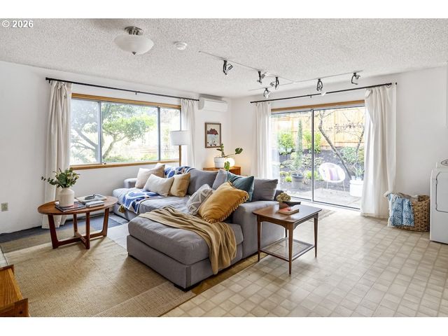 6420 CALDWELL Rd, Gladstone, OR 97027