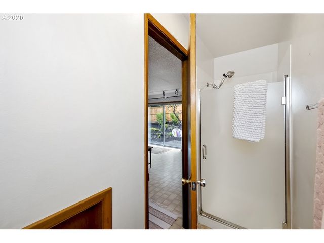 6420 CALDWELL Rd, Gladstone, OR 97027