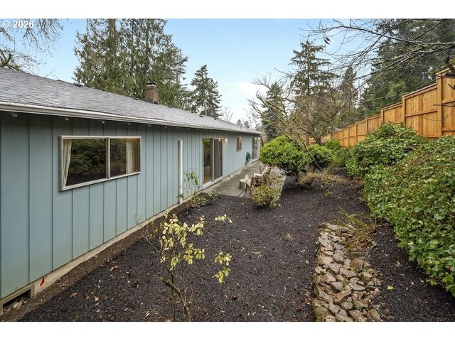 6420 CALDWELL Rd, Gladstone, OR 97027