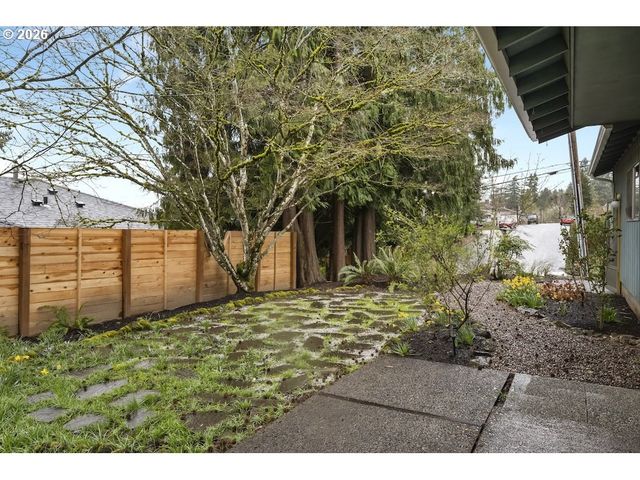 6420 CALDWELL Rd, Gladstone, OR 97027