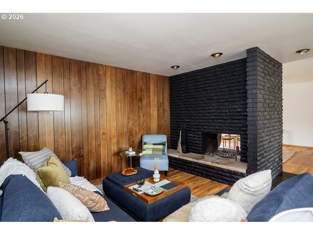 6420 CALDWELL Rd, Gladstone, OR 97027