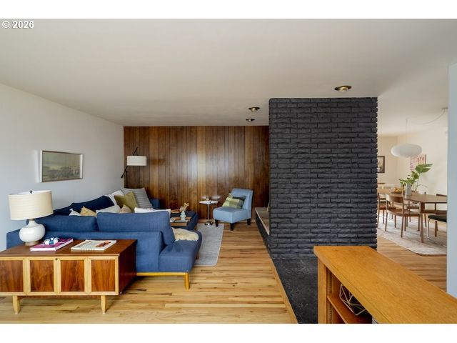 6420 CALDWELL Rd, Gladstone, OR 97027