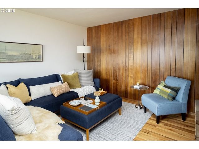 6420 CALDWELL Rd, Gladstone, OR 97027