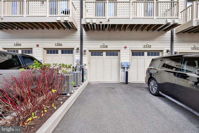 1308 S QUINN ST, Arlington, VA 22204