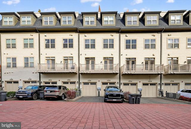 1308 S QUINN ST, Arlington, VA 22204