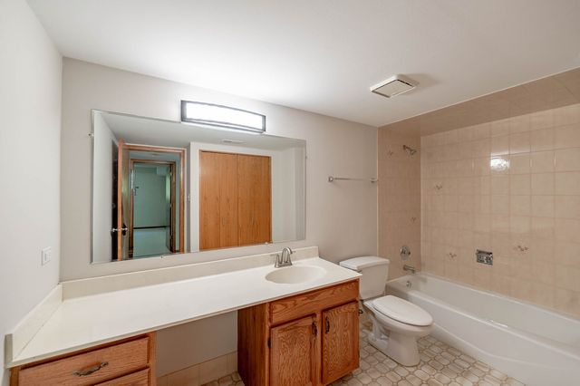 11018 Theresa Circle 2D, Palos Hills, IL 60465
