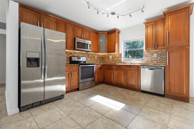 500 NE 61st Ct, Fort Lauderdale, FL 33334