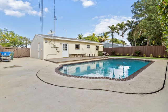 500 NE 61st Ct, Fort Lauderdale, FL 33334