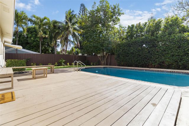 500 NE 61st Ct, Fort Lauderdale, FL 33334