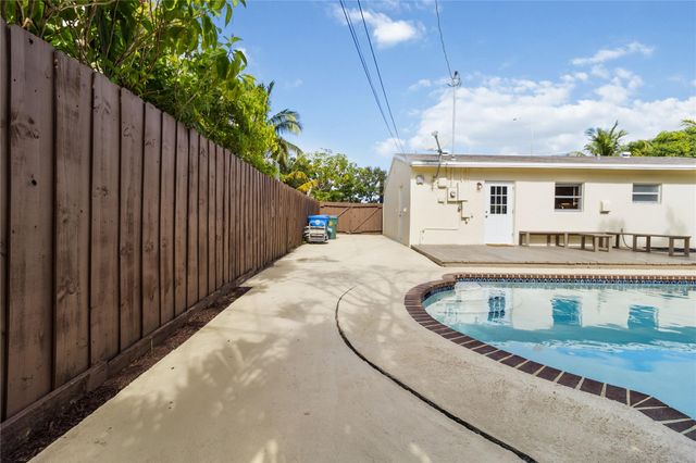 500 NE 61st Ct, Fort Lauderdale, FL 33334