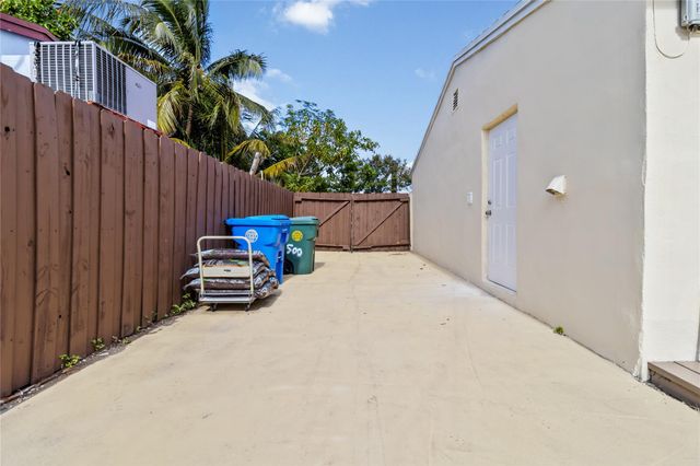 500 NE 61st Ct, Fort Lauderdale, FL 33334