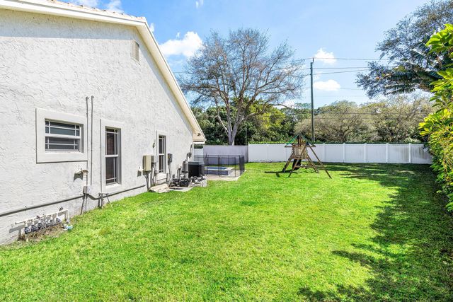 3830 NW 25th Way, Boca Raton, FL 33434