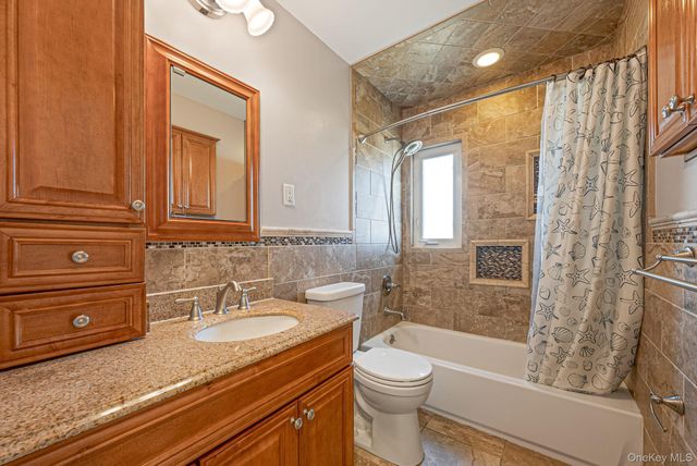 7 Gedney Avenue, Smithtown, NY 11787