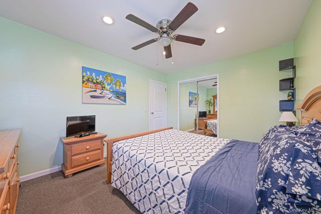 7 Gedney Avenue, Smithtown, NY 11787