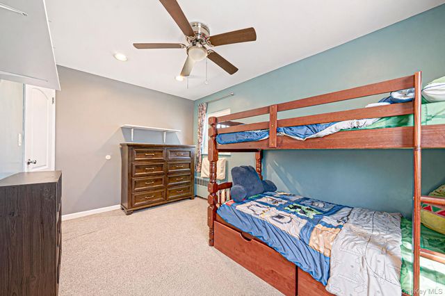 7 Gedney Avenue, Smithtown, NY 11787