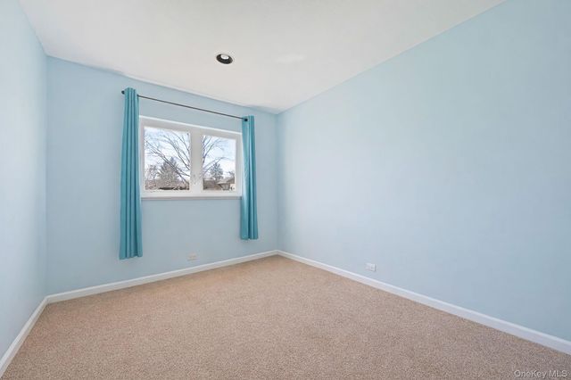 7 Gedney Avenue, Smithtown, NY 11787