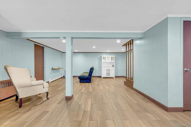 7 Gedney Avenue, Smithtown, NY 11787