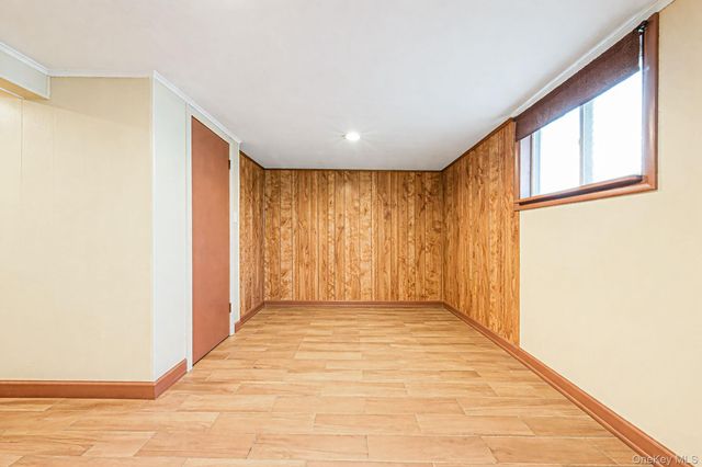 7 Gedney Avenue, Smithtown, NY 11787