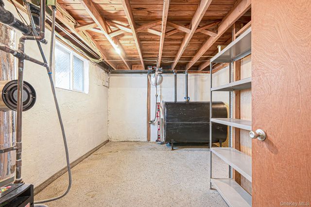 7 Gedney Avenue, Smithtown, NY 11787