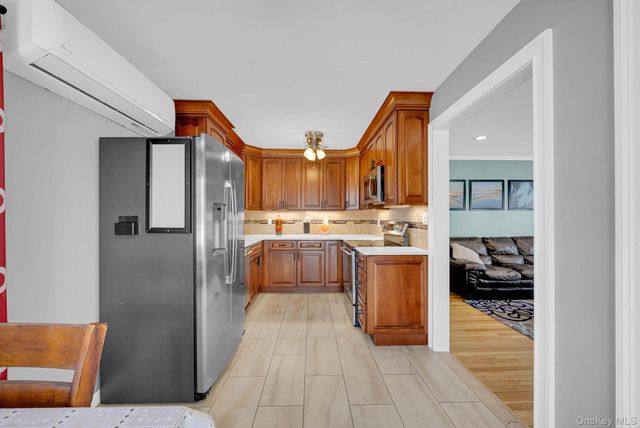 7 Gedney Avenue, Smithtown, NY 11787