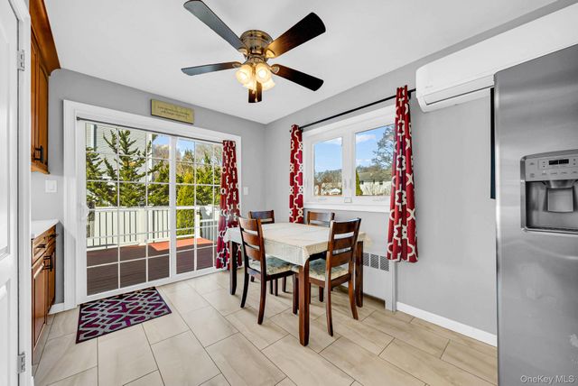 7 Gedney Avenue, Smithtown, NY 11787