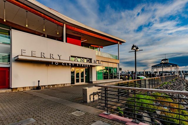 311 Oak Street PH4, Oakland, CA 94607