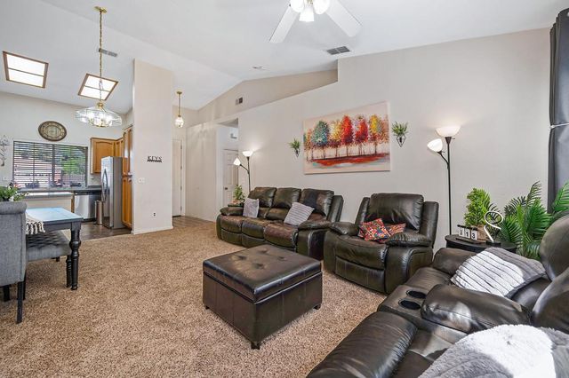 1613 Blanchard Dr, Roseville, CA 95747