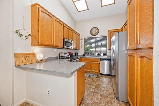 1613 Blanchard Dr, Roseville, CA 95747