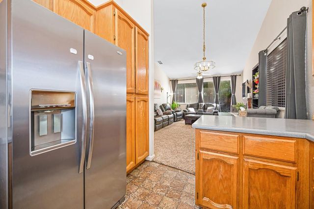 1613 Blanchard Dr, Roseville, CA 95747