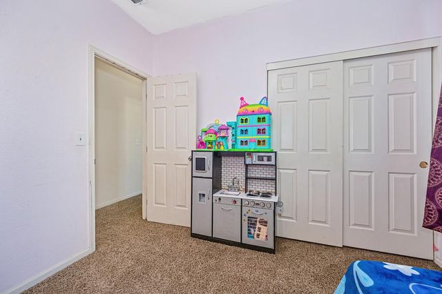 1613 Blanchard Dr, Roseville, CA 95747